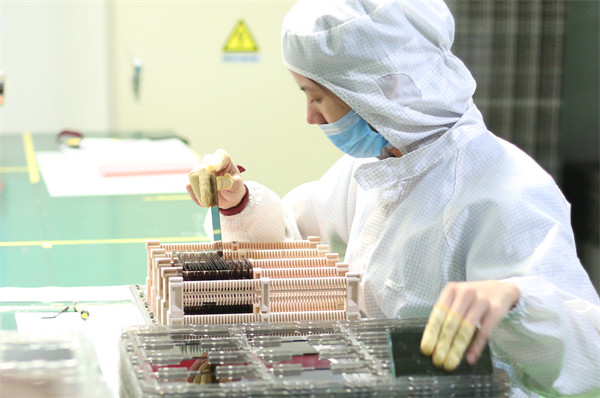 超越视觉的极致体验：7寸高清电容触摸显示屏的魅力